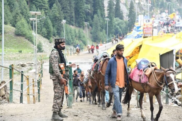Pilgrims leave for Amarnath Yatra from Jammu
